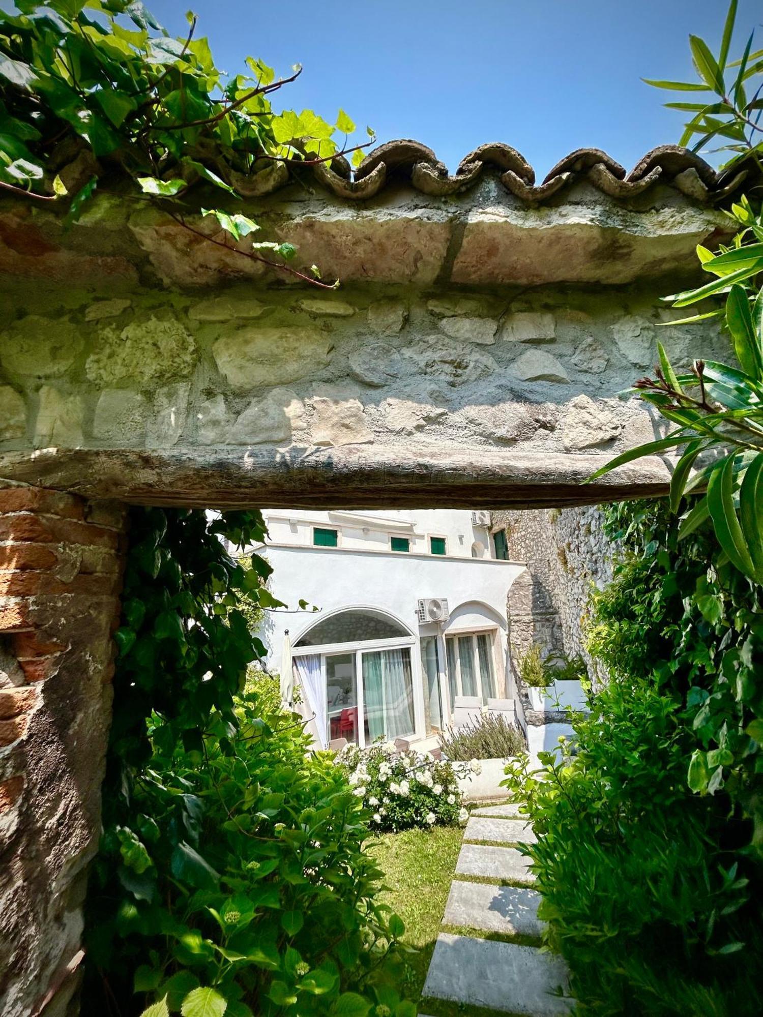 Villa Borgo Borago Brenzone sul Garda Ruang foto