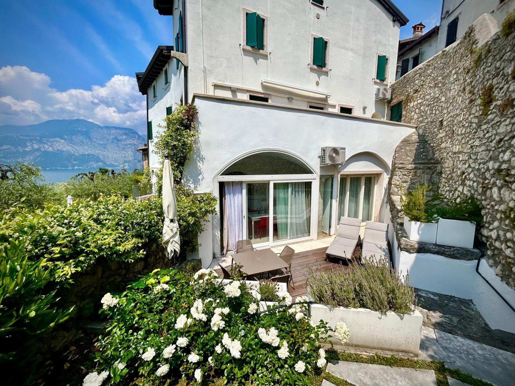 Villa Borgo Borago Brenzone sul Garda Ruang foto