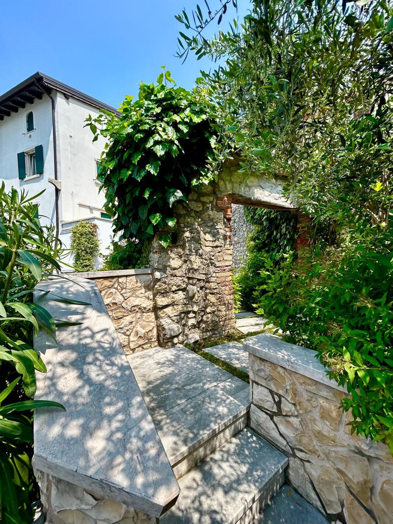 Villa Borgo Borago Brenzone sul Garda Ruang foto